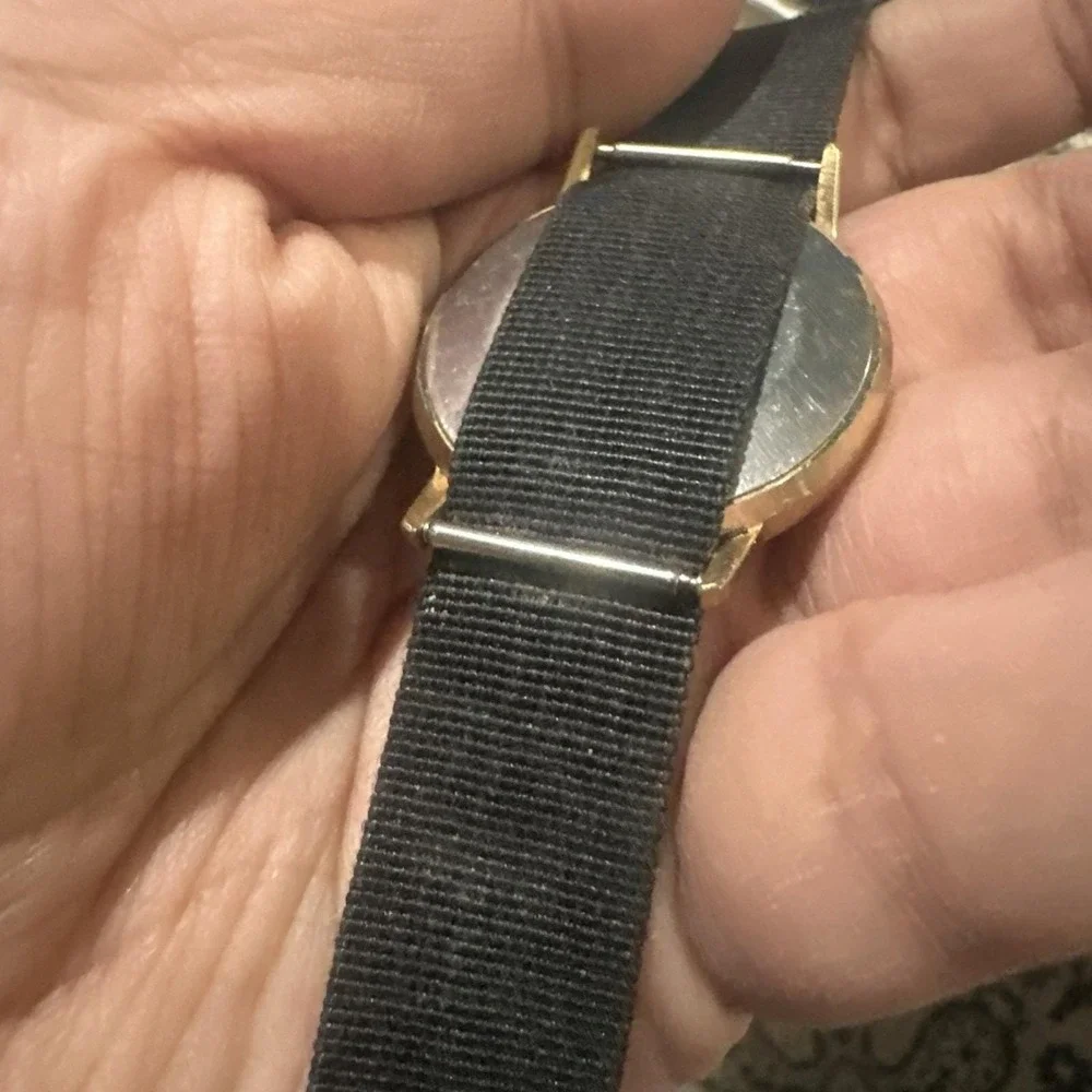 Working Vintage Timex‎ Waterproof Vintage Gold Tone Mens Watch 33mm - Fix Crown